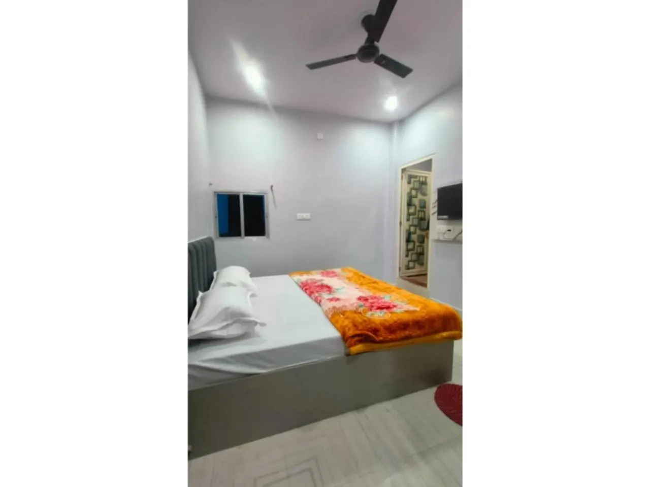 Hotel Shivaa Aashram Near Kashi Temple With Free Internet Service