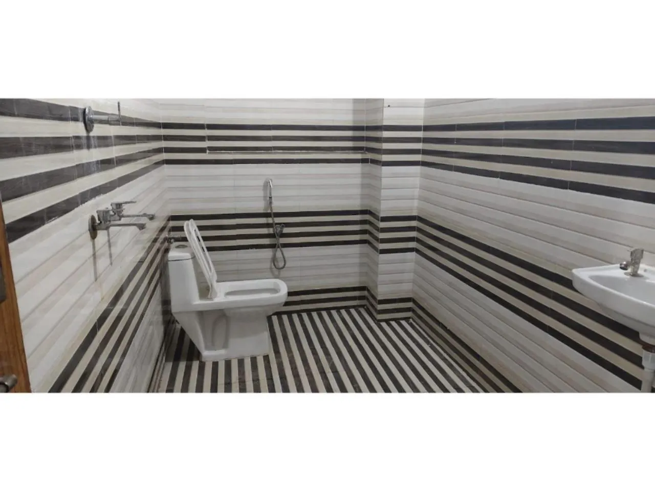 Hotel Shivaa Aashram Near Kashi Temple With Free Internet Service Ινδία
