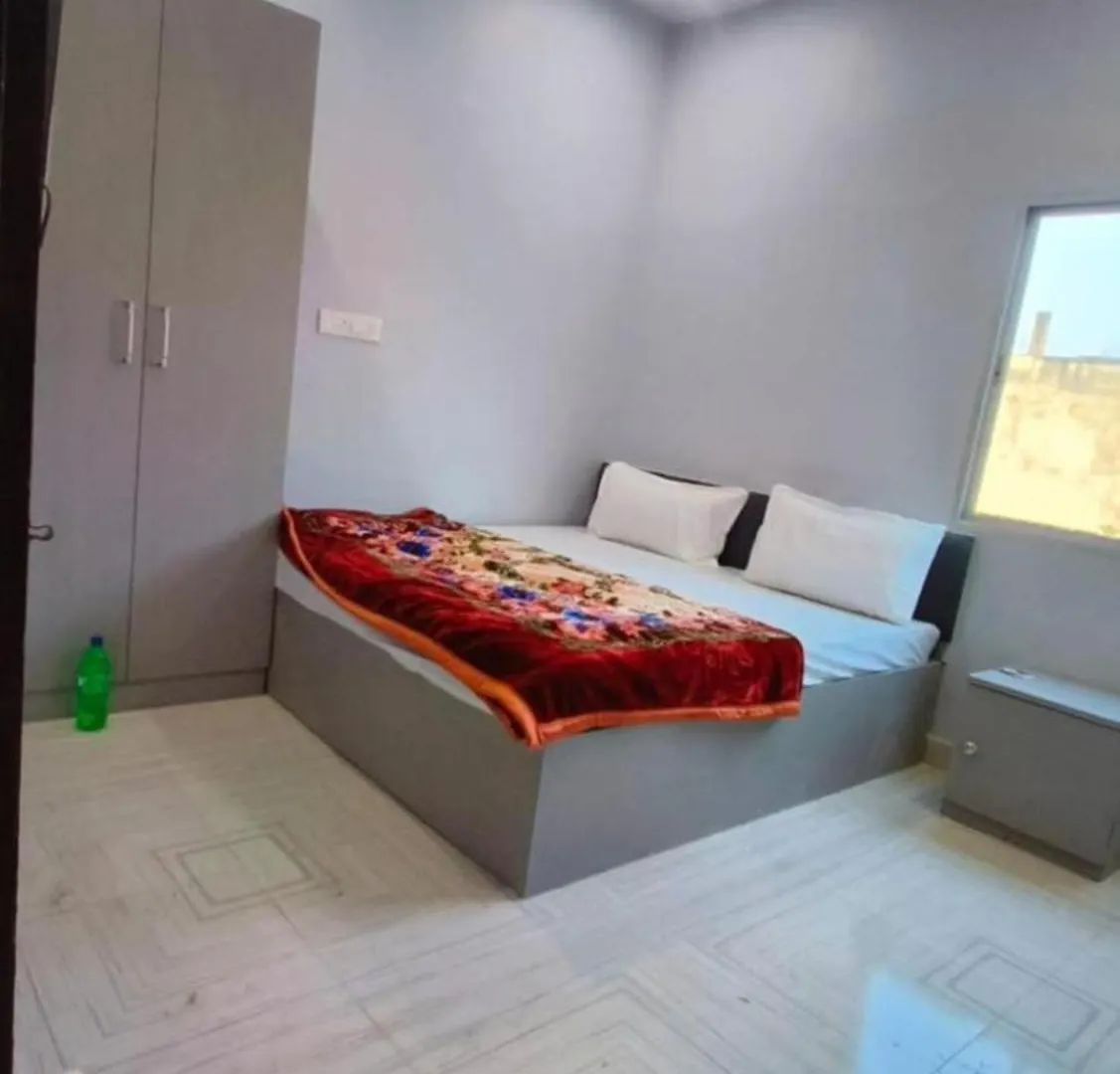 Hotel Shivaa Aashram Near Kashi Temple With Free Internet Service