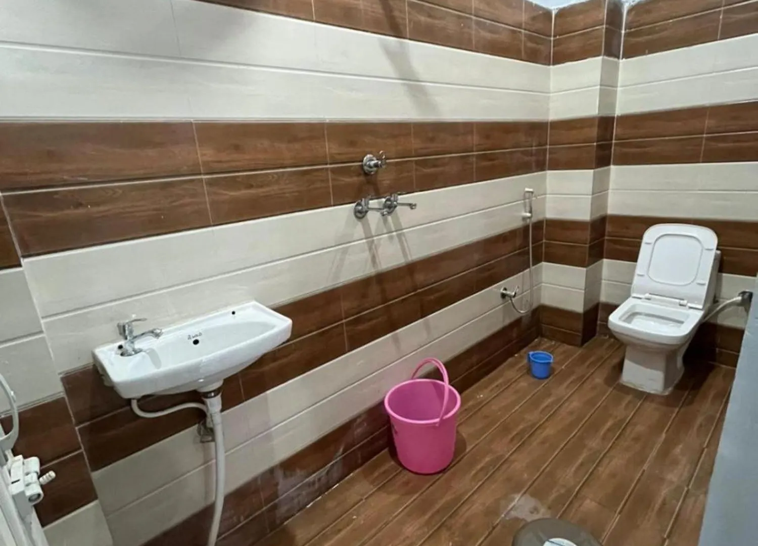 Hotel Shivaa Aashram Near Kashi Temple With Free Internet Service