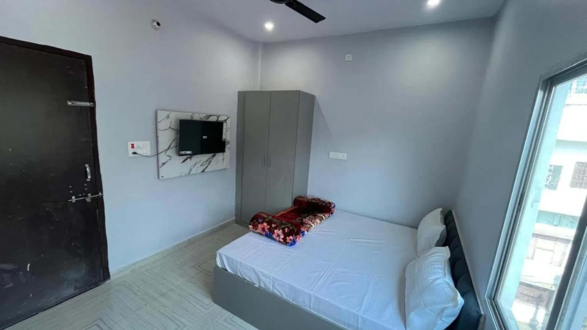 Hotel Shivaa Aashram Near Kashi Temple With Free Internet Service